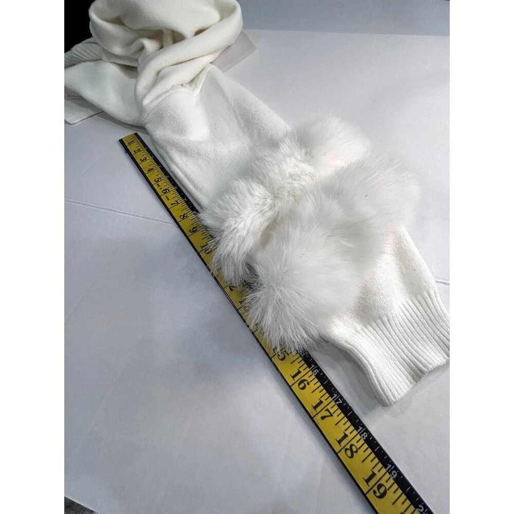 Philosophy by Republic Woman’s Size XL V-Neck White Sweater with Faux Fur Cuffs. - Picture 11 of 12